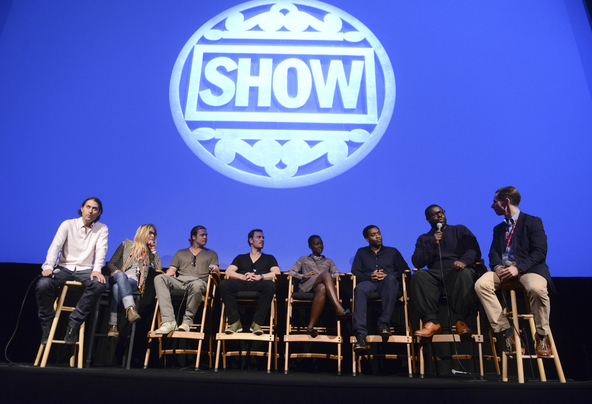 Brad Pitt, Chiwetel Ejiofor, Dede Gardner, Michael Fassbender, Jeremy Kleiner, Scott Foundas, Lupita Nyong'o and Steve McQueen at event of 12 vergoves metu (2013)