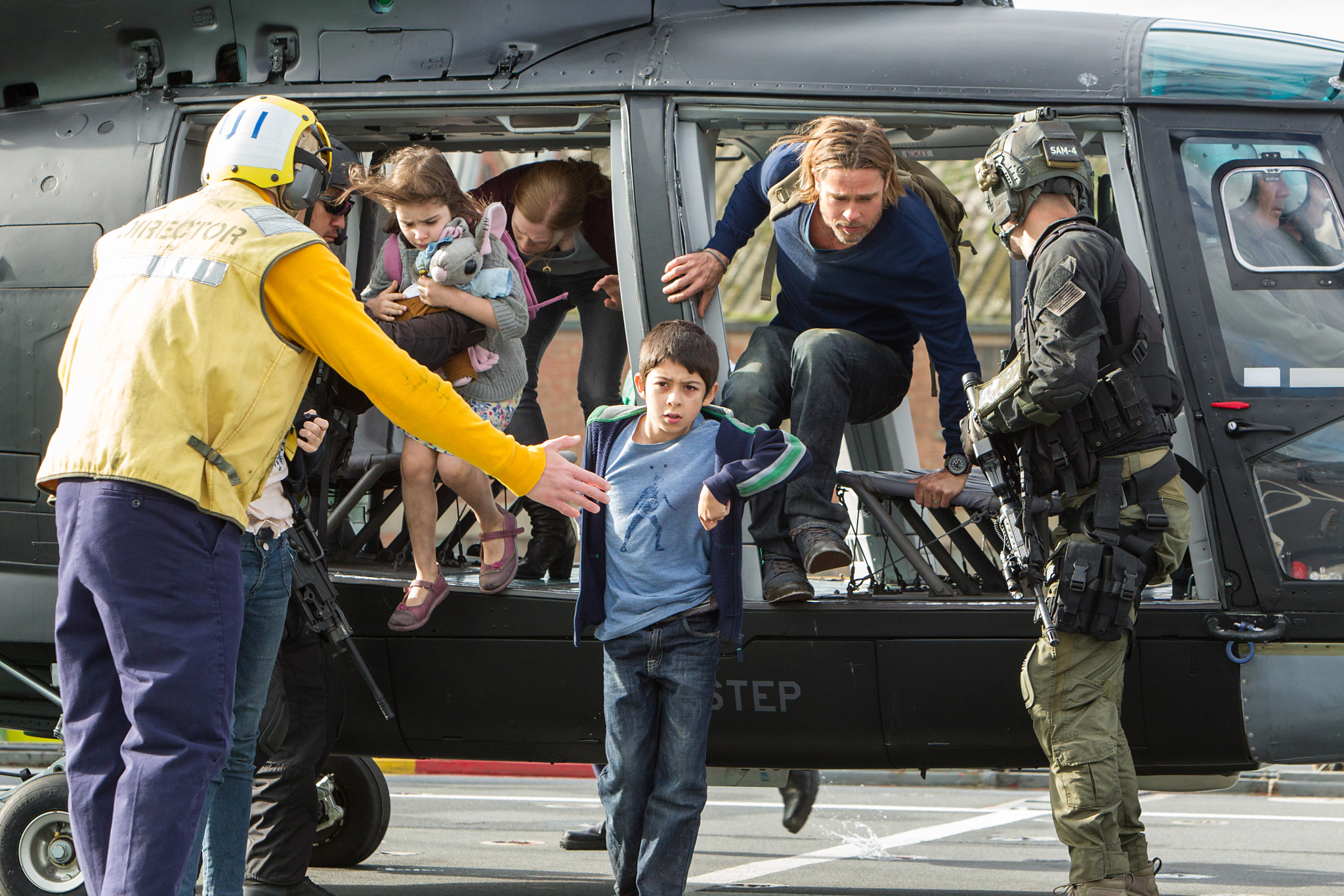 Still of Brad Pitt and Fabrizio Zacharee Guido in Pasaulinis karas Z (2013)