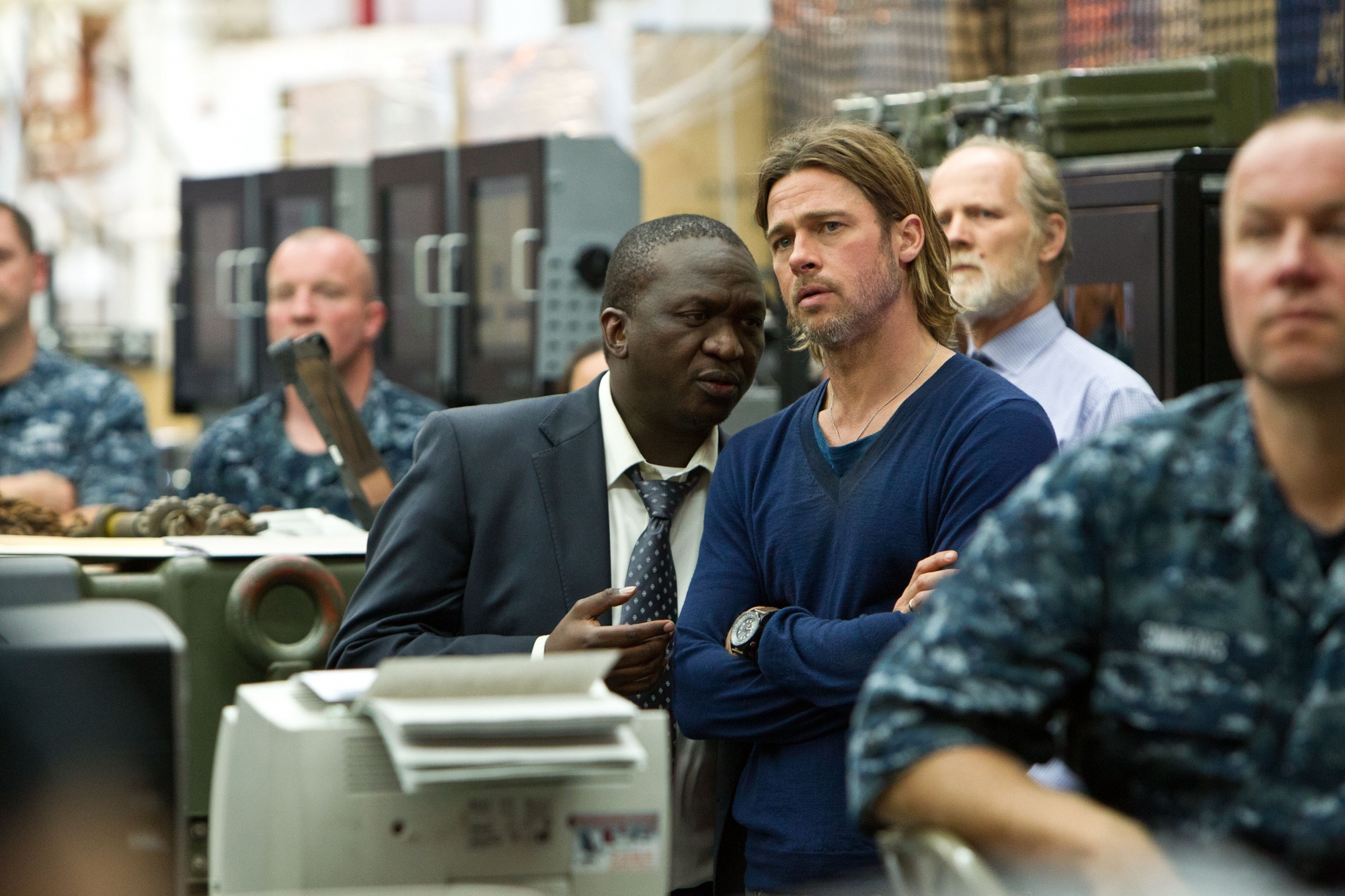 Still of Brad Pitt and Fana Mokoena in Pasaulinis karas Z (2013)