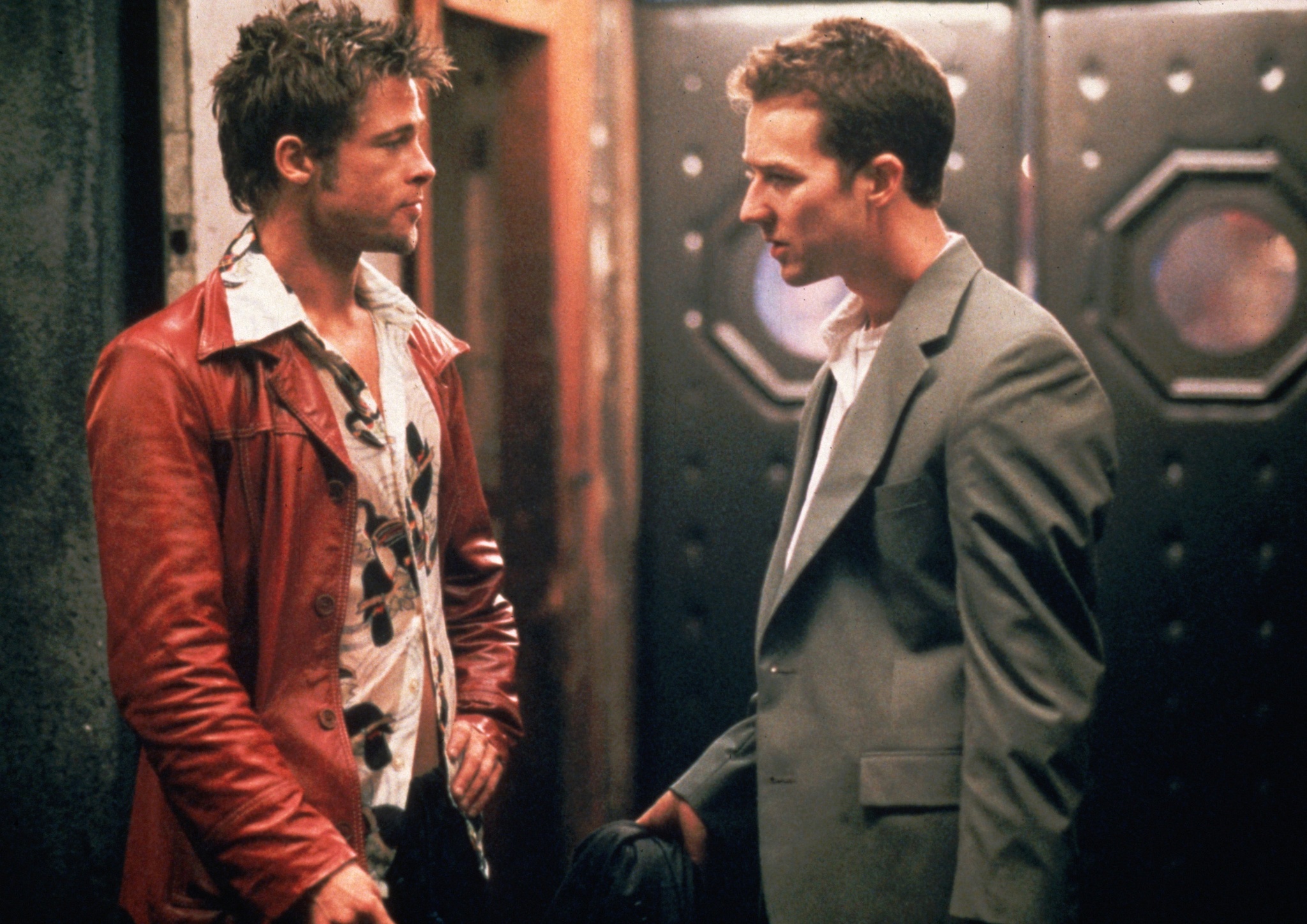 Still of Brad Pitt and Edward Norton in Kovos klubas (1999)