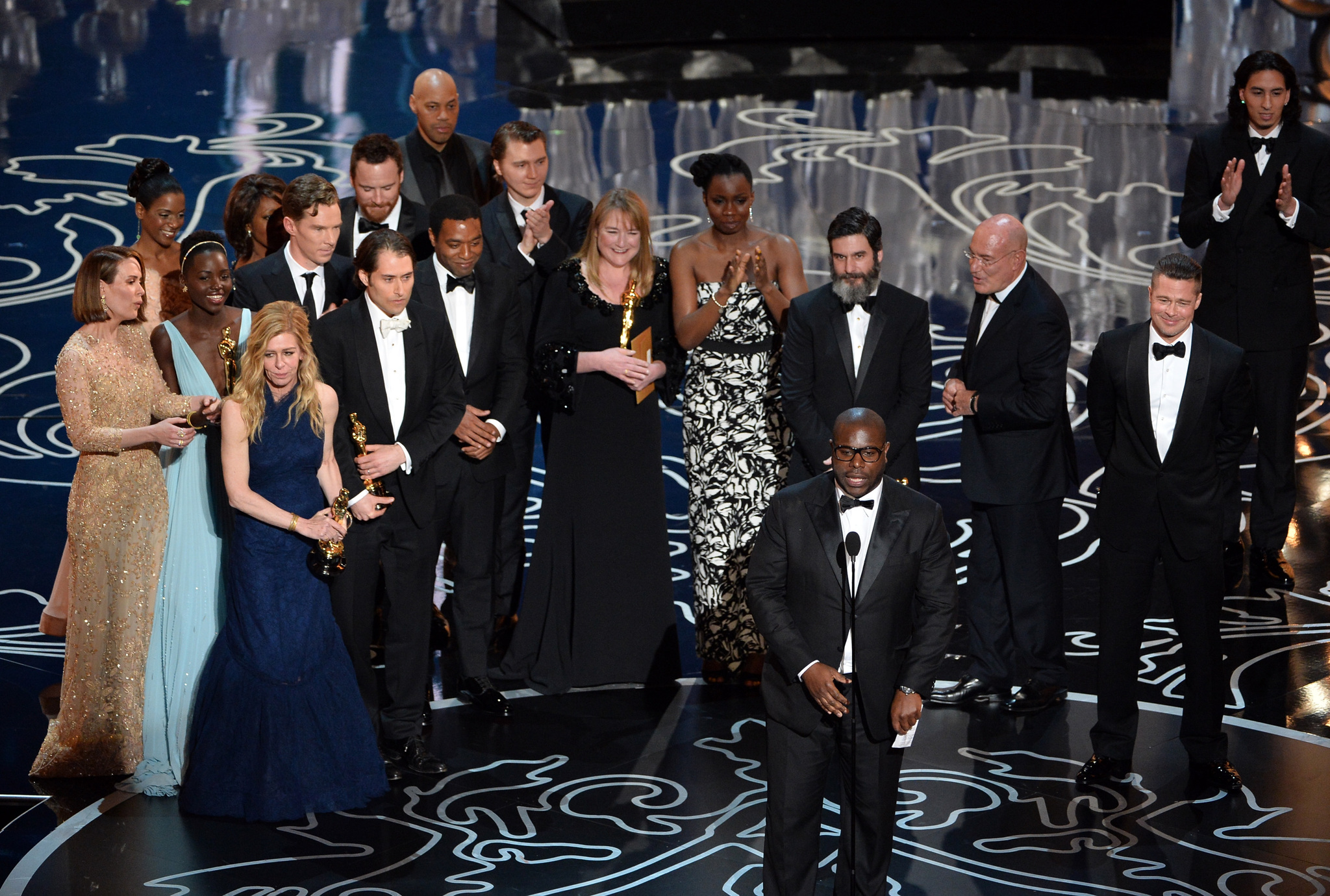 Brad Pitt, Sarah Paulson, Chiwetel Ejiofor, Dede Gardner, Anthony Katagas, Arnon Milchan, John Ridley, Benedict Cumberbatch, Jeremy Kleiner, Adepero Oduye, Lupita Nyong'o and Steve McQueen at event of The Oscars (2014)