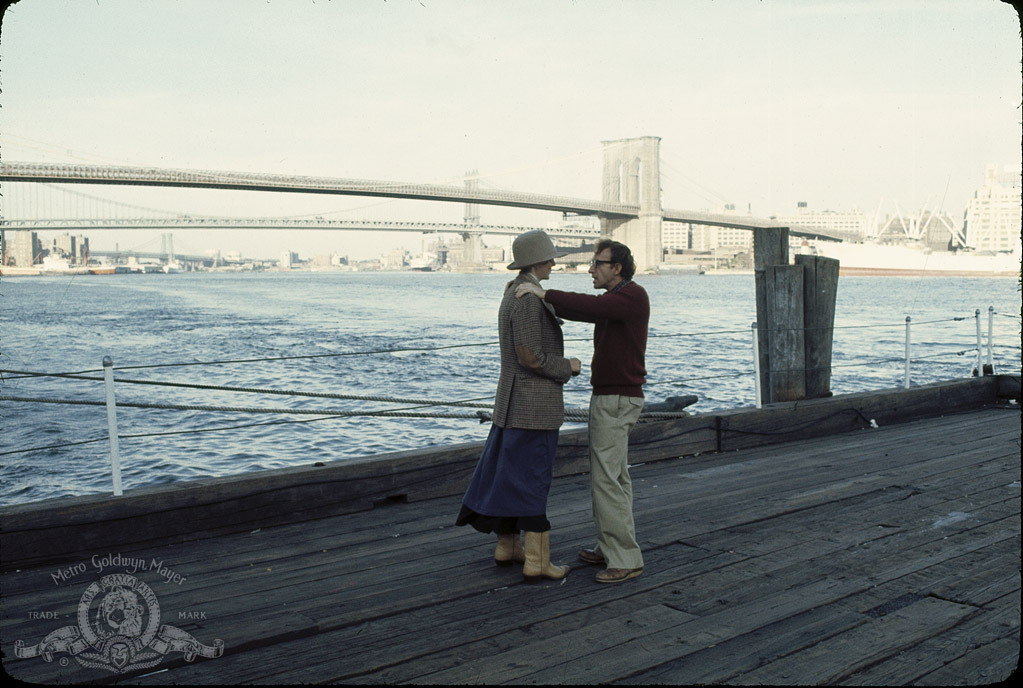 Still of Woody Allen and Diane Keaton in Ane Hol (1977)