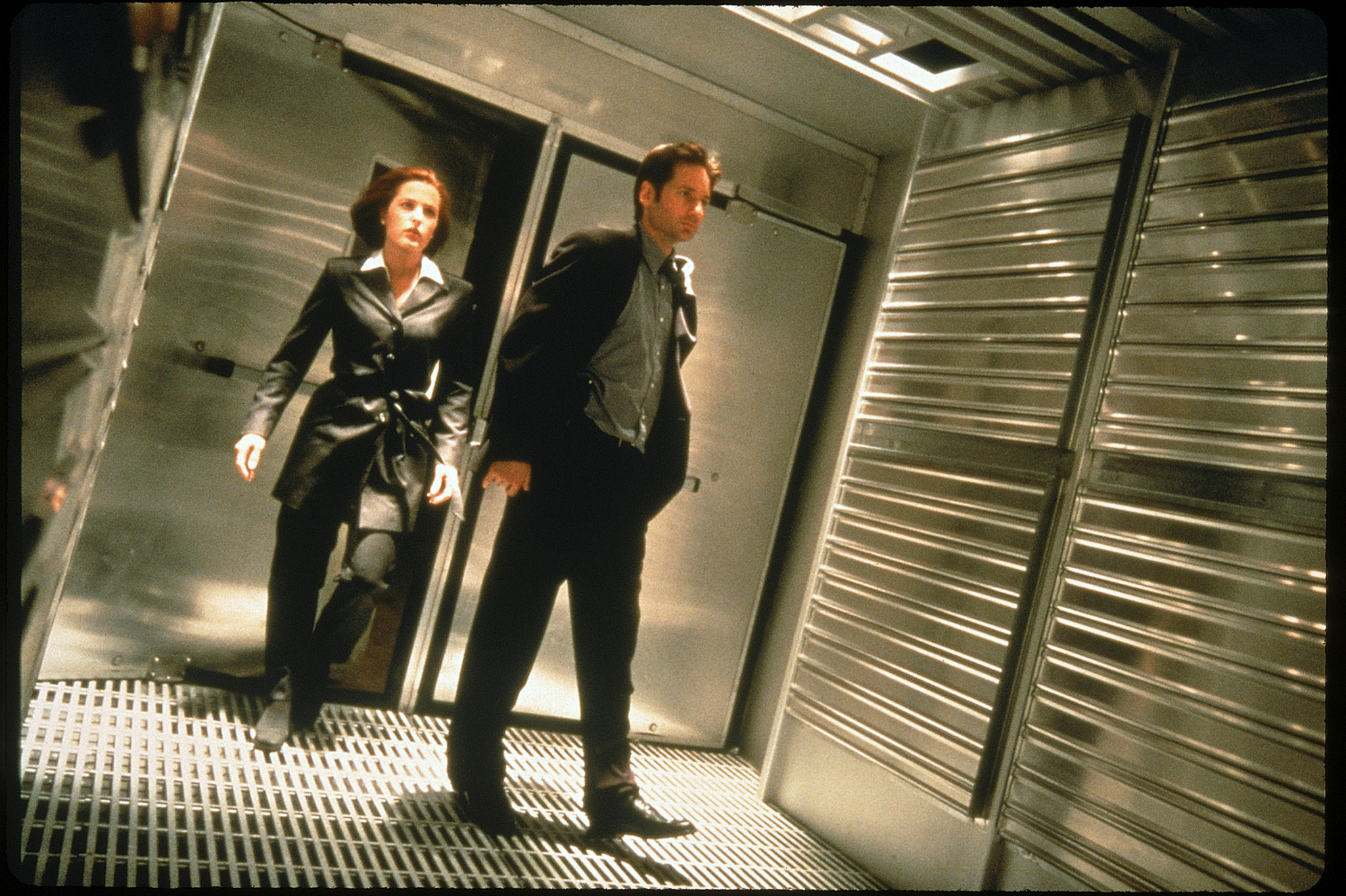 Still of Gillian Anderson and David Duchovny in The X Files (1998)