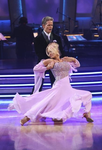 Still of Pamela Anderson and Damian Whitewood in Dancing with the Stars (2005)