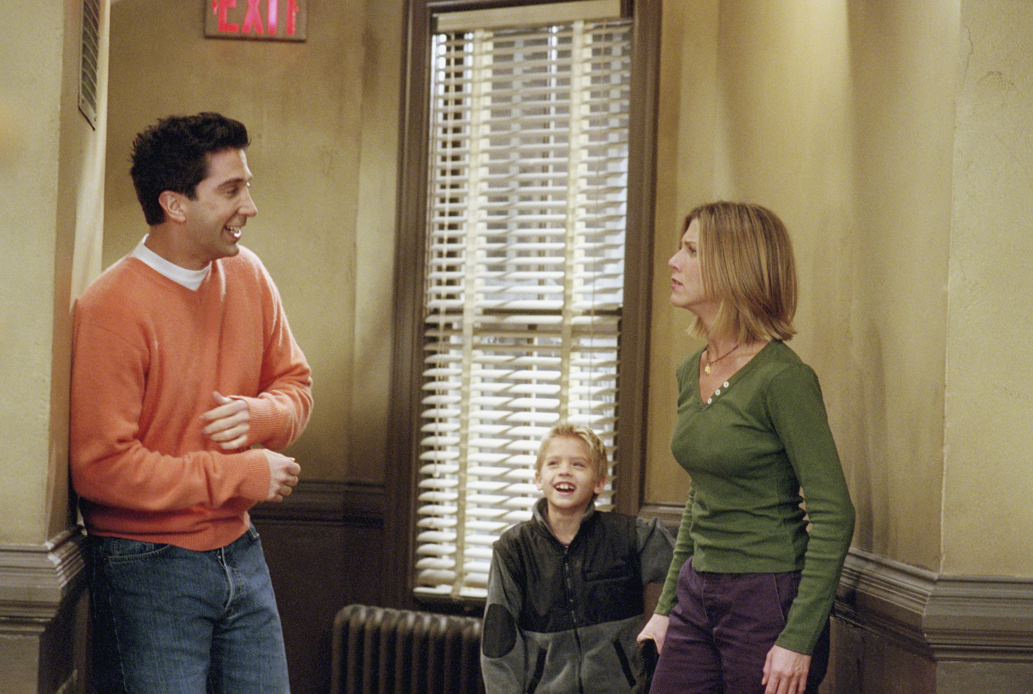 Still of Jennifer Aniston, David Schwimmer and Cole Sprouse in Draugai (1994)