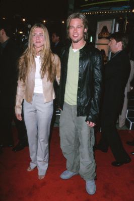 Brad Pitt and Jennifer Aniston at event of Erin Brockovich (2000)