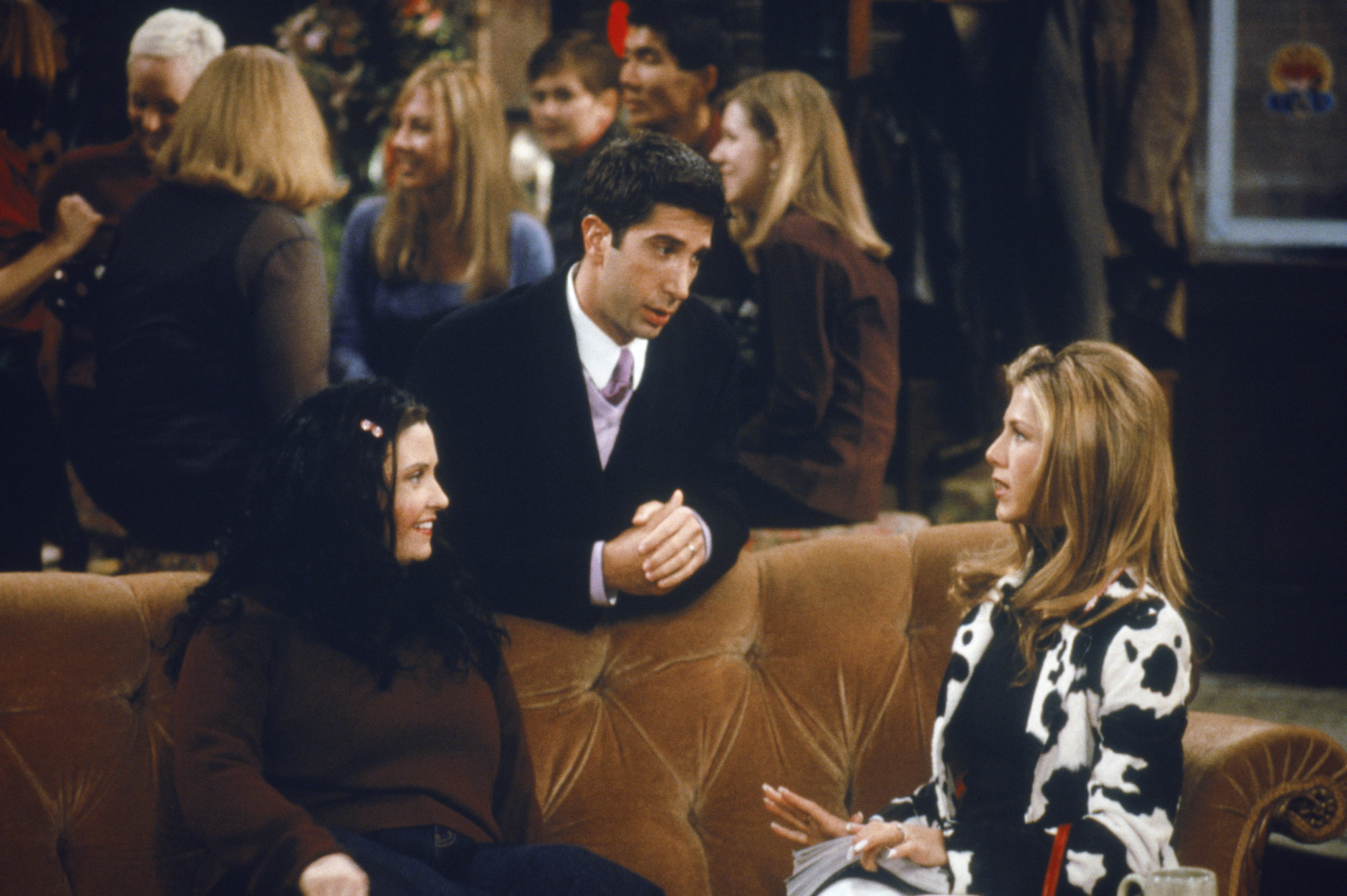 Still of Jennifer Aniston, Courteney Cox and David Schwimmer in Draugai (1994)