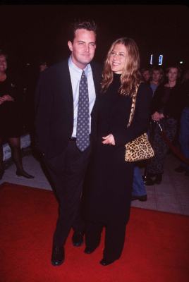 Jennifer Aniston and Matthew Perry at event of Kissing a Fool (1998)