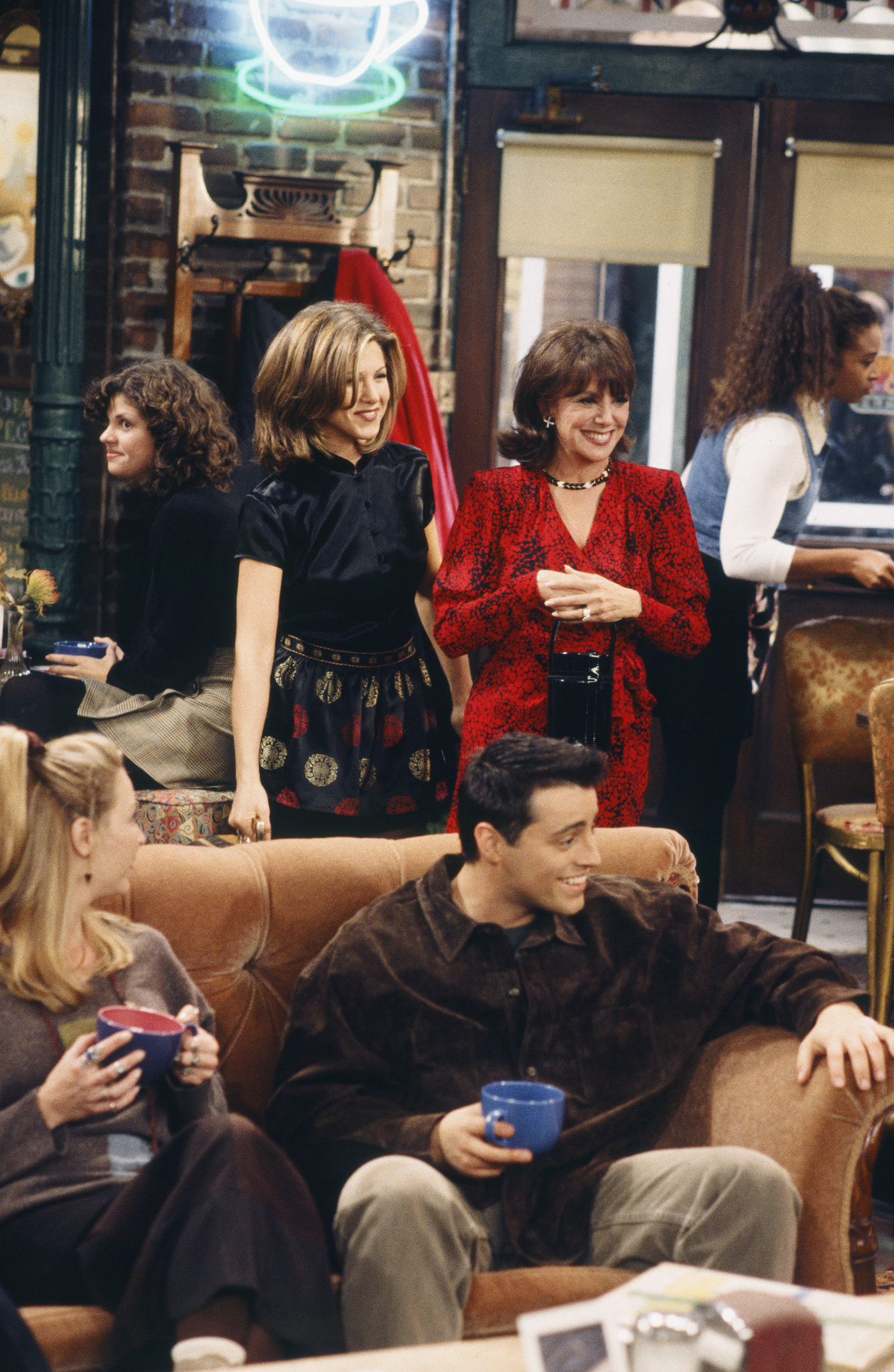 Still of Jennifer Aniston, Lisa Kudrow, Matt LeBlanc and Marlo Thomas in Draugai (1994)