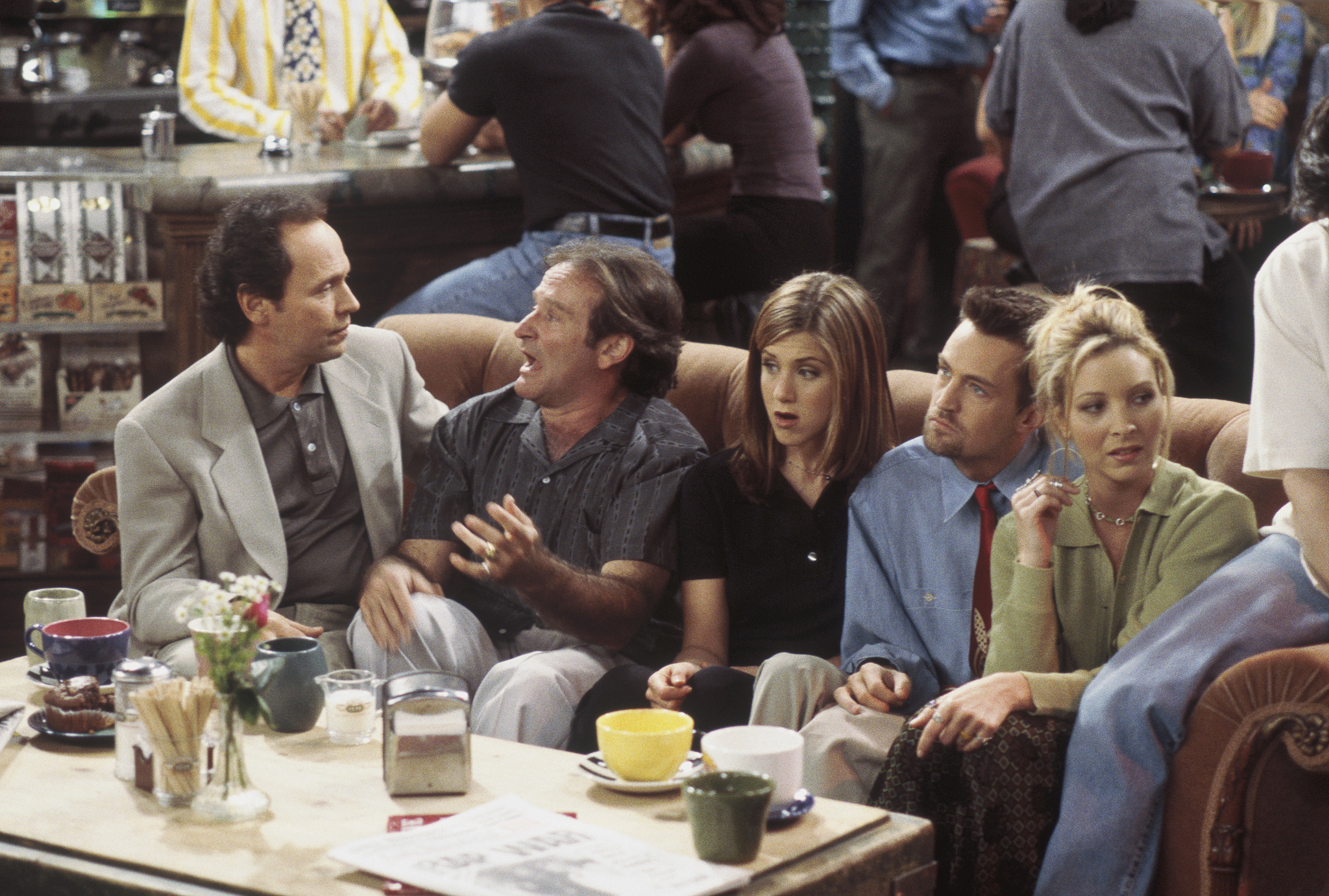 Still of Jennifer Aniston, Robin Williams, Billy Crystal, Lisa Kudrow and Matthew Perry in Draugai (1994)