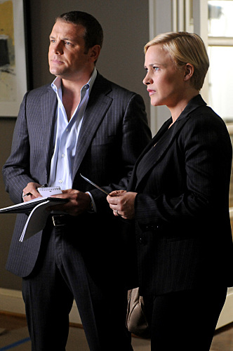 Still of Patricia Arquette and David Cubitt in Medium (2005)