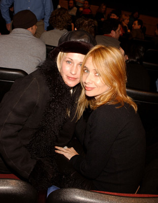 Patricia Arquette and Rosanna Arquette at event of Human Nature (2001)