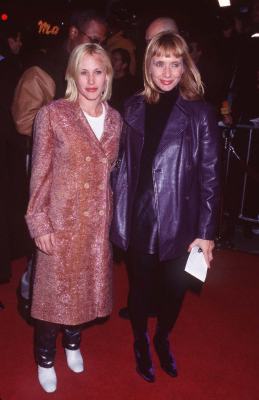 Patricia Arquette and Rosanna Arquette at event of Jackie Brown (1997)