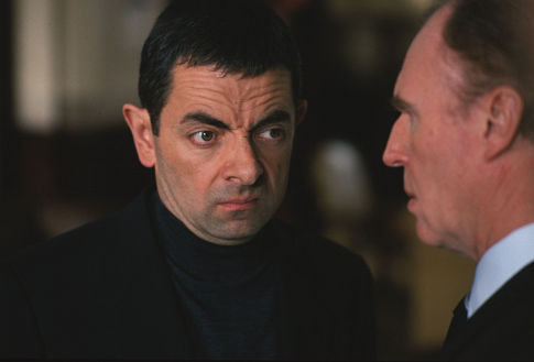 Still of Rowan Atkinson and Tim Pigott-Smith in Johnny English (2003)