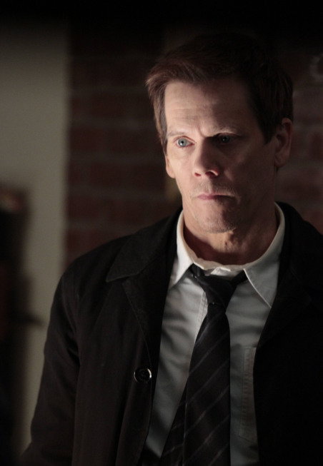 Still of Kevin Bacon in The Following (2013)