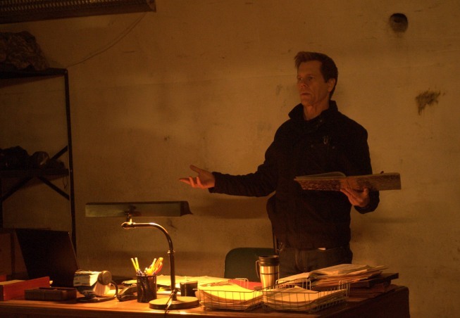 Still of Kevin Bacon in The Following (2013)