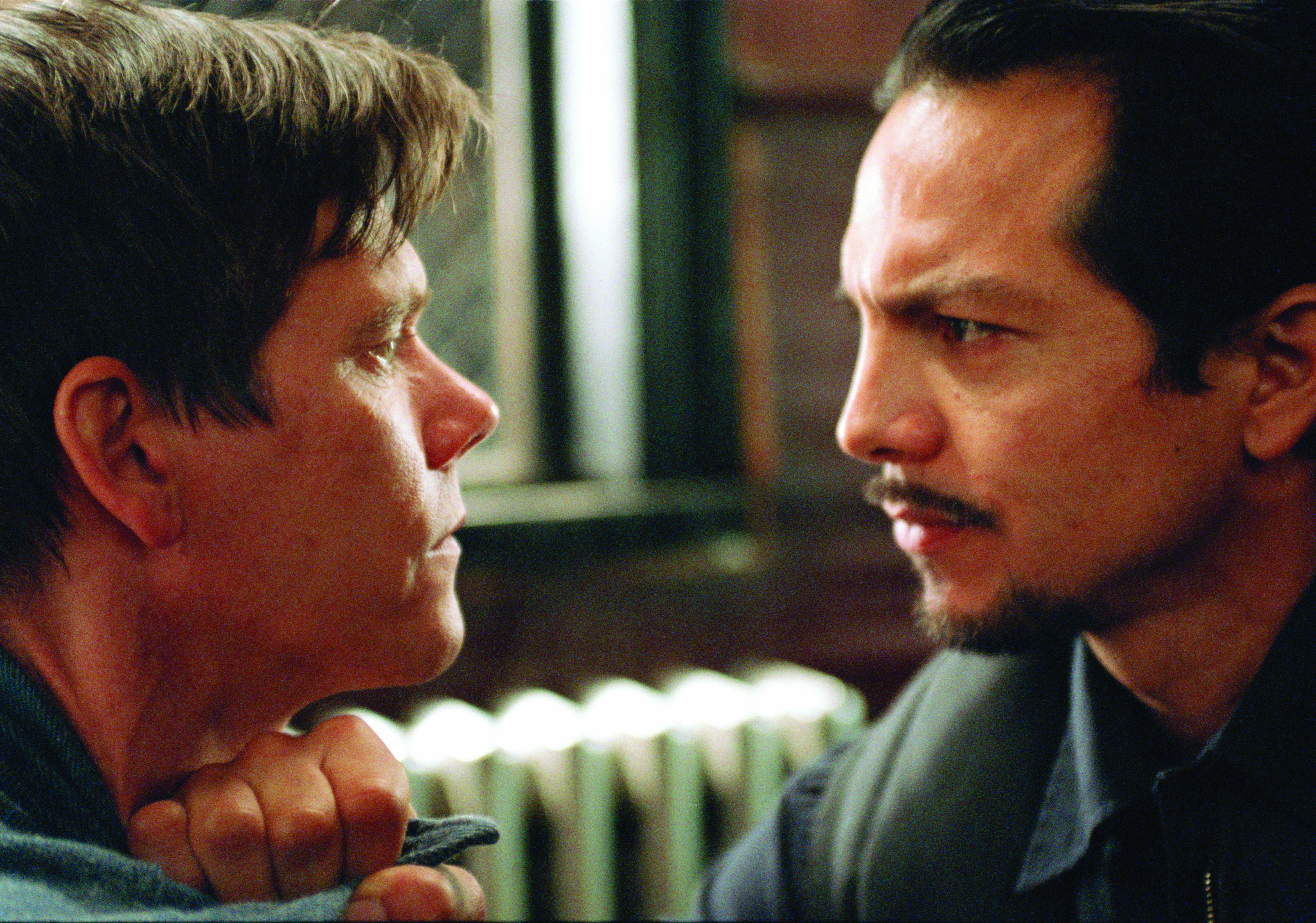 Still of Kevin Bacon and Benjamin Bratt in The Woodsman (2004)