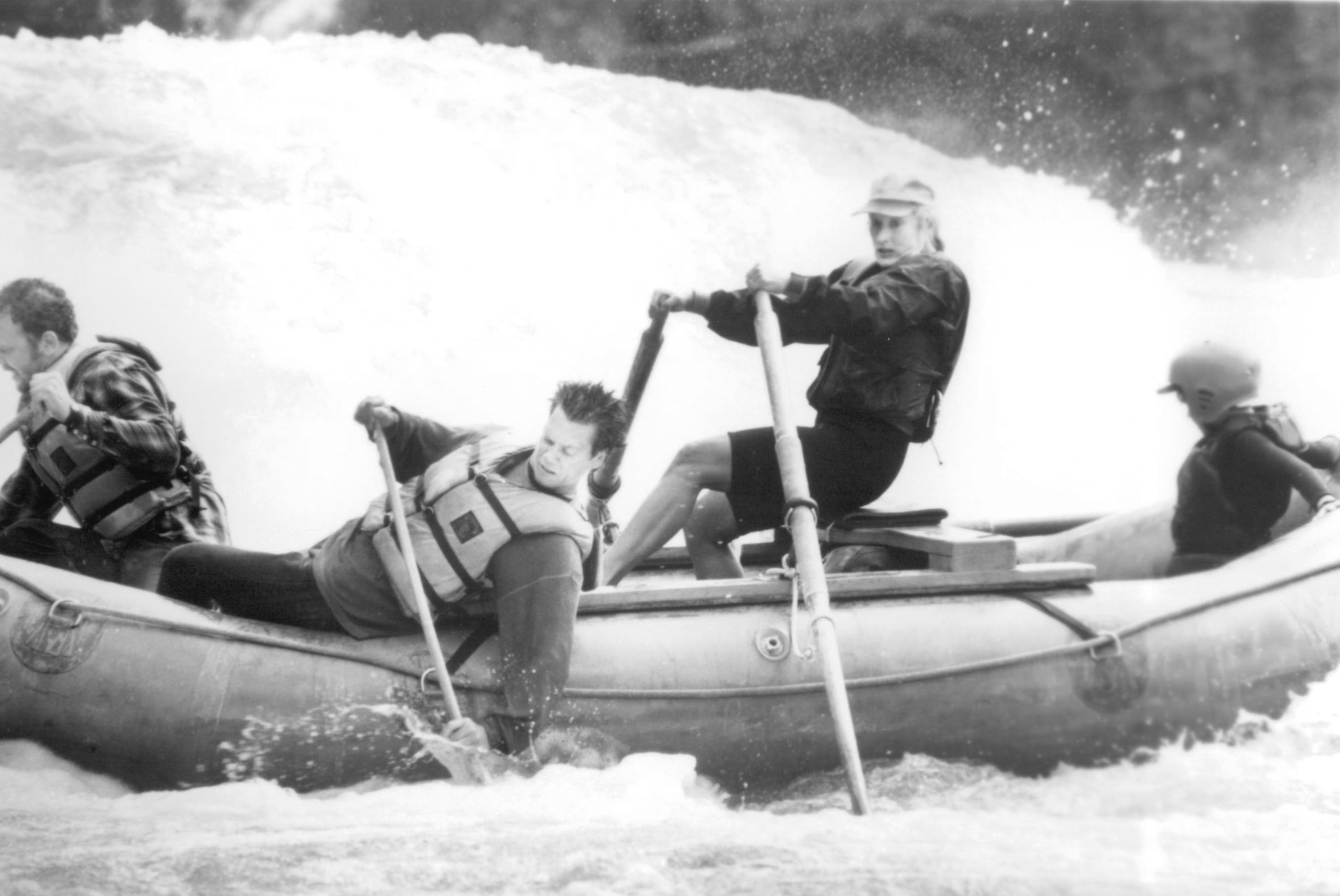 Still of Kevin Bacon, John C. Reilly, Meryl Streep and Joseph Mazzello in The River Wild (1994)