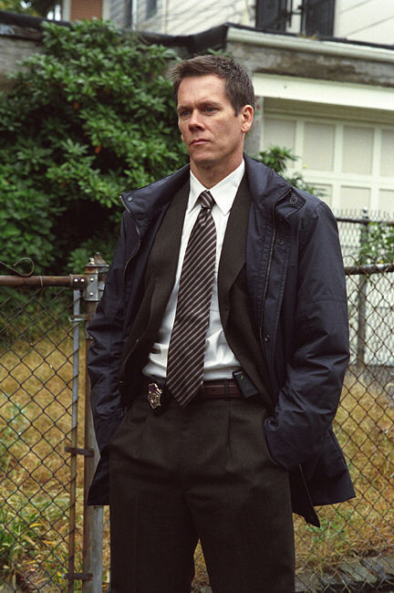 Still of Kevin Bacon in Mistine upe (2003)