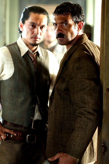 Antonio Banderas, Jorge Jiménez and Jorge Jimenez in And Starring Pancho Villa as Himself (2003)
