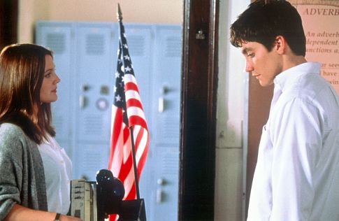 Still of Drew Barrymore and Jake Gyllenhaal in Donnie Darko (2001)