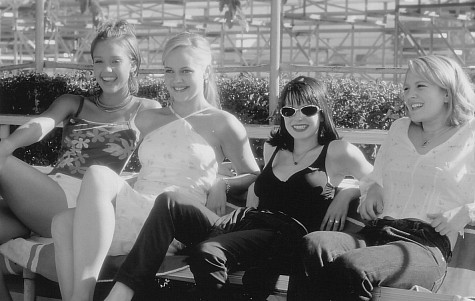 Still of Drew Barrymore, Jessica Alba, Marley Shelton and Jordan Ladd in Dar nebuciuota (1999)