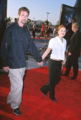 Drew Barrymore and Tom Green at event of Titan A.E. (2000)