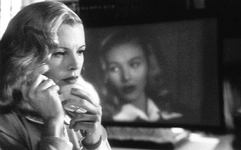 Still of Kim Basinger in Los Andzelas slaptai (1997)