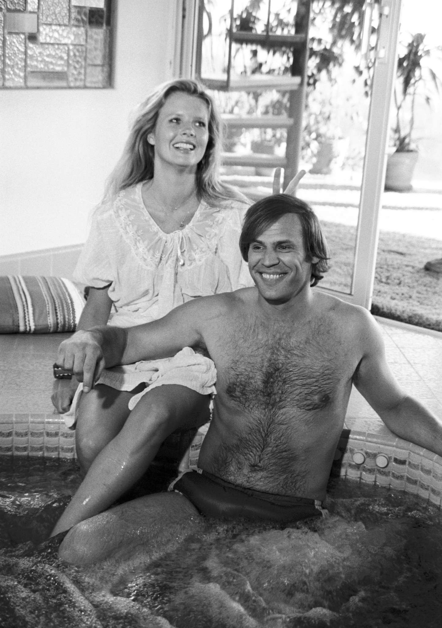 Still of Kim Basinger and Don Stroud in Katie: Portrait of a Centerfold (1978)