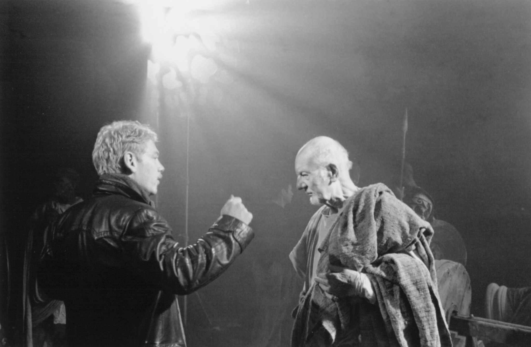 Still of John Gielgud and Kenneth Branagh in Hamlet (1996)