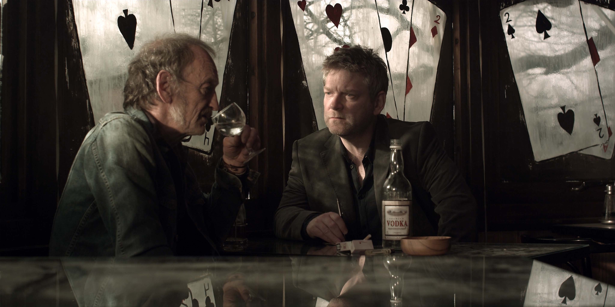 Still of Kenneth Branagh and John McEnery in Wallander: Sidetracked (2008)