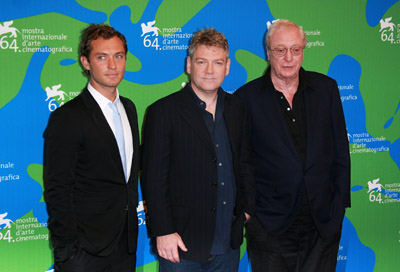 Kenneth Branagh, Jude Law and Michael Caine at event of Sleuth (2007)