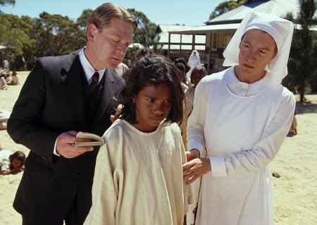 Still of Kenneth Branagh and Everlyn Sampi in Rabbit-Proof Fence (2002)