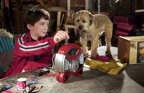 Still of Matthew Broderick and Liam Aiken in Good Boy! (2003)