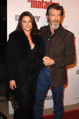 Pierce Brosnan and Keely Shaye Smith at event of The Matador (2005)