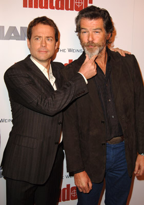 Pierce Brosnan and Greg Kinnear at event of The Matador (2005)