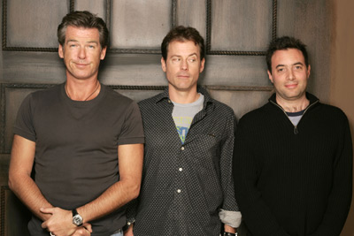 Pierce Brosnan, Greg Kinnear and Richard Shepard at event of The Matador (2005)