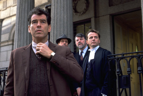 Still of Pierce Brosnan and Aidan Quinn in Evelyn (2002)