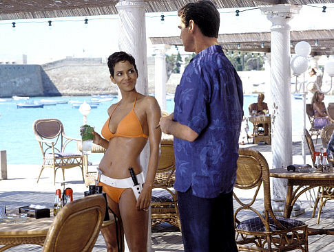 Jinx (HALLE BERRY) and James Bond (PIERCE BROSNAN) meet for the first time.