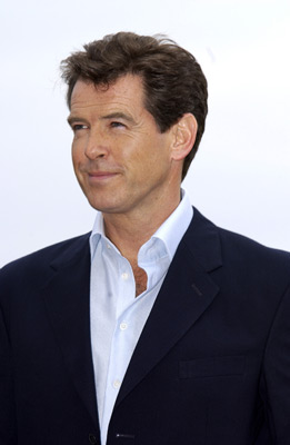 Pierce Brosnan at event of Pasveikink mirti kita diena (2002)