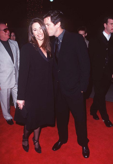 Pierce Brosnan and Keely Shaye Smith at event of Dantes virsukalne (1997)