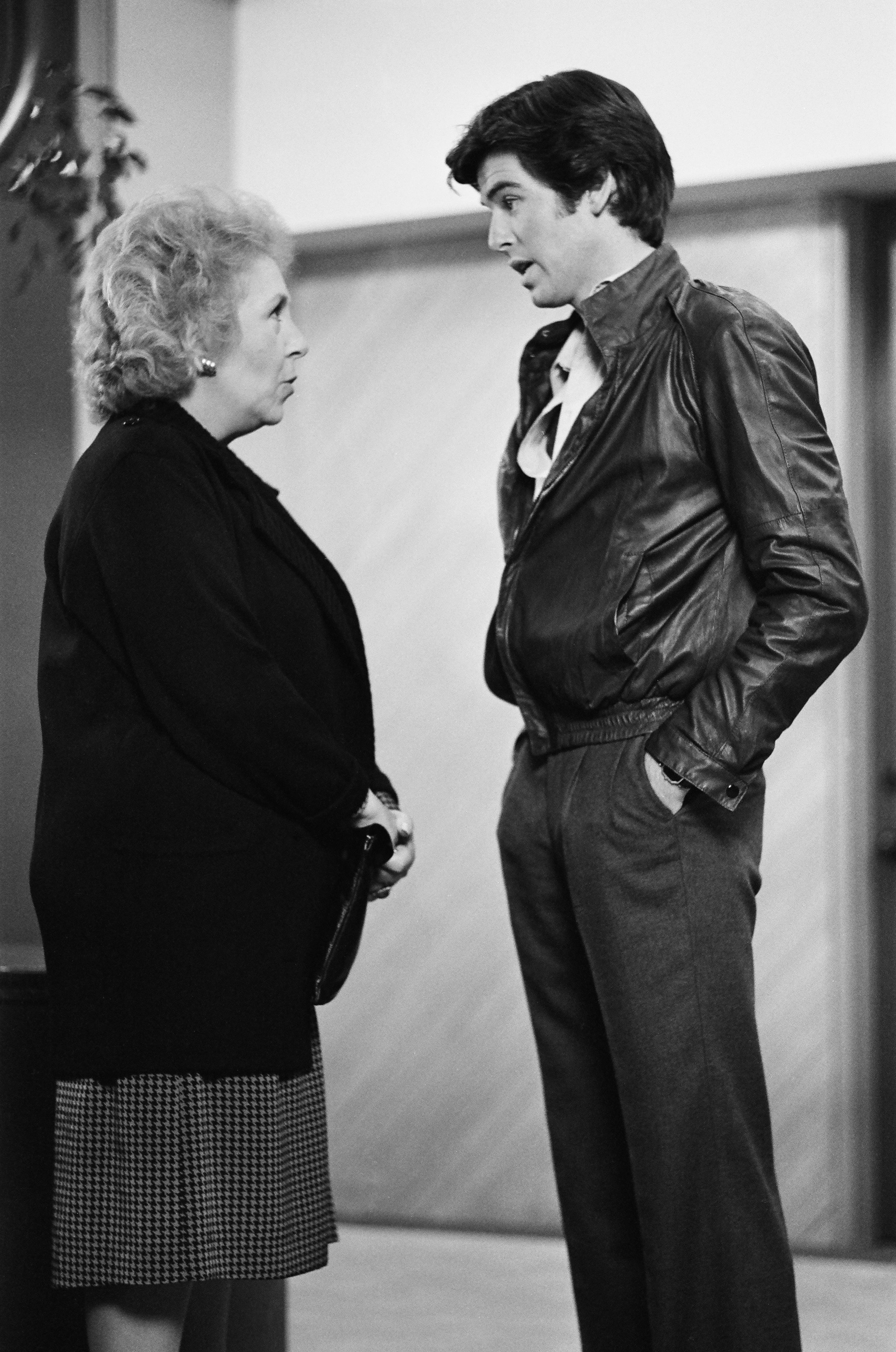 Still of Pierce Brosnan and Doris Roberts in Remington Steele (1982)