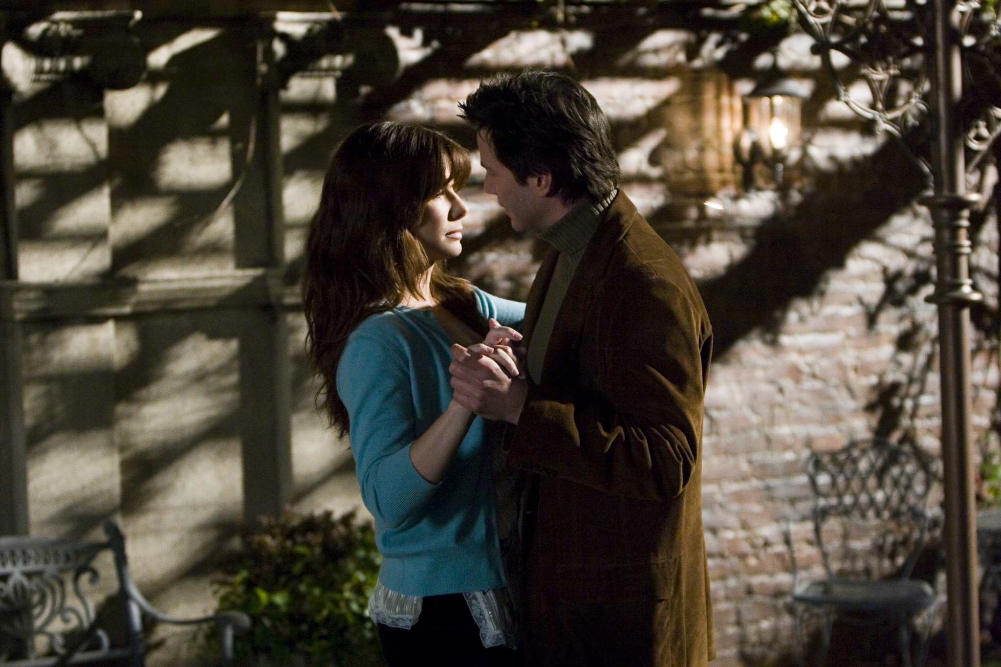 Still of Sandra Bullock and Keanu Reeves in The Lake House (2006)