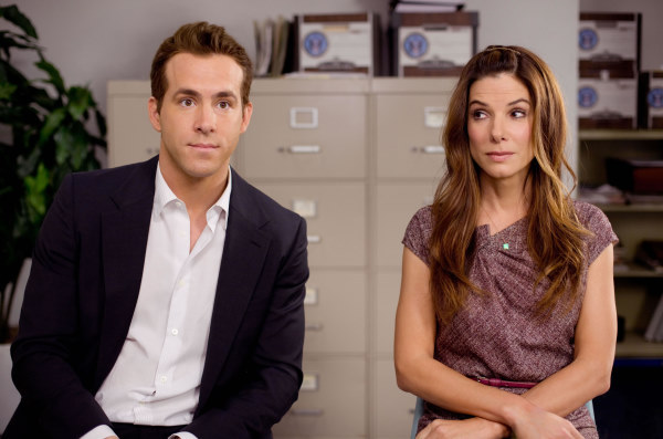 Still of Sandra Bullock and Ryan Reynolds in Pirslybos (2009)