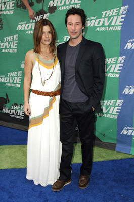 Sandra Bullock and Keanu Reeves at event of 2006 MTV Movie Awards (2006)