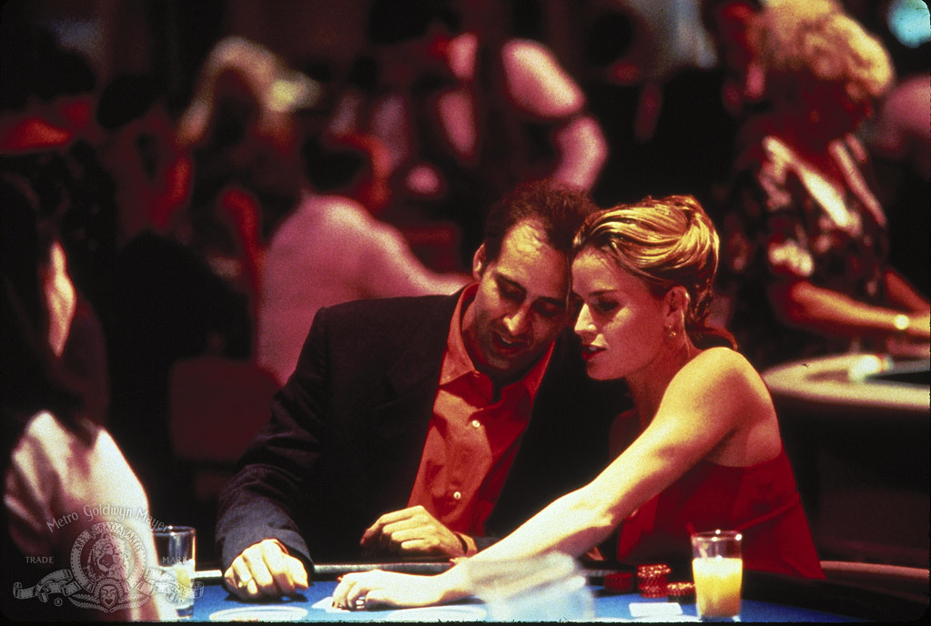 Still of Nicolas Cage and Elisabeth Shue in Leaving Las Vegas (1995)