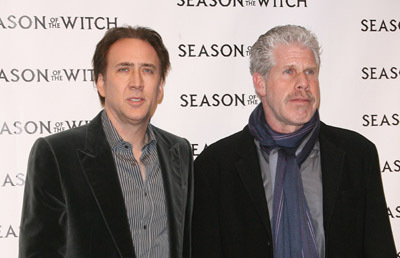 Nicolas Cage and Ron Perlman at event of Juodosios raganos metai (2011)