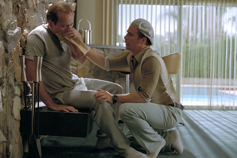 Still of Nicolas Cage and Sam Rockwell in Matchstick Men (2003)