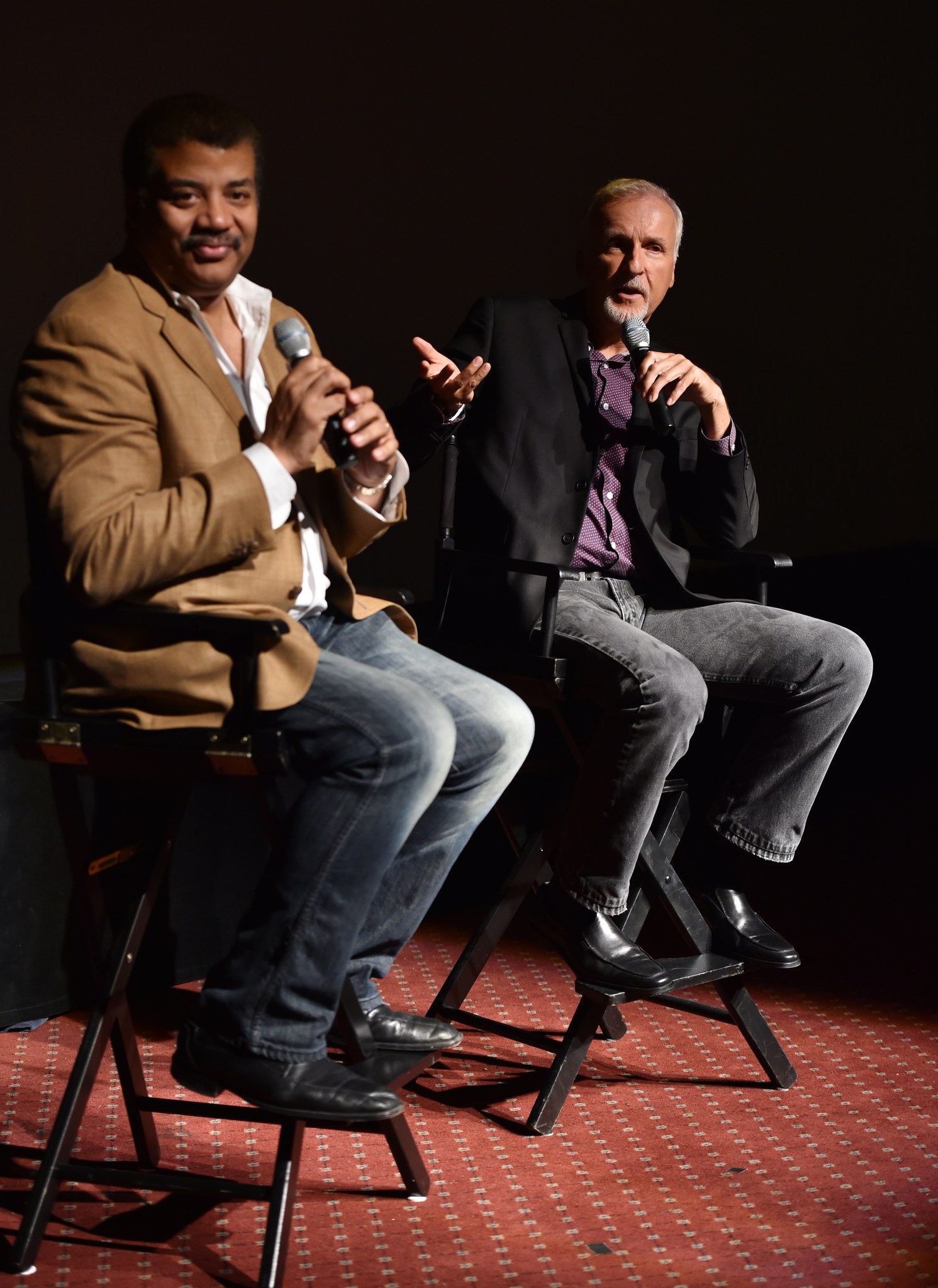 James Cameron and Neil deGrasse Tyson at event of Deepsea Challenge 3D (2014)