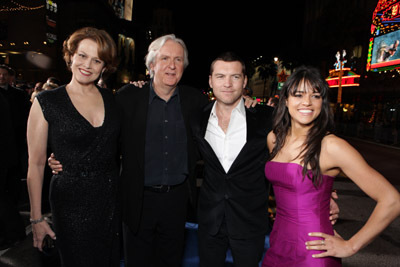 James Cameron, Sigourney Weaver, Michelle Rodriguez and Sam Worthington at event of Isikunijimas (2009)